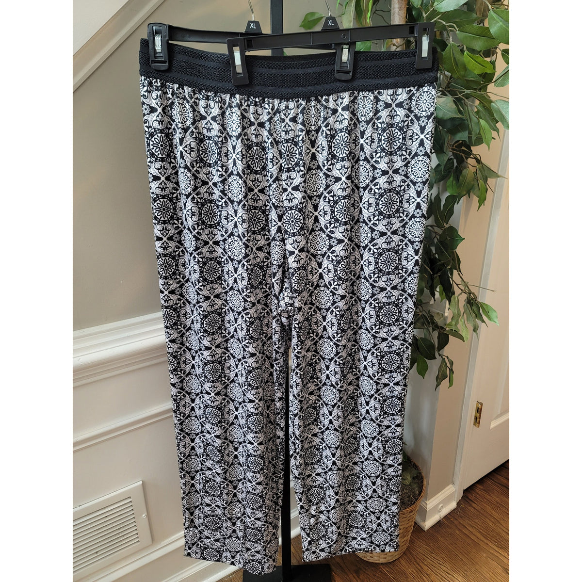 Double Click Wide Leg Trouser Women's Size XL Black & White Medallion Print