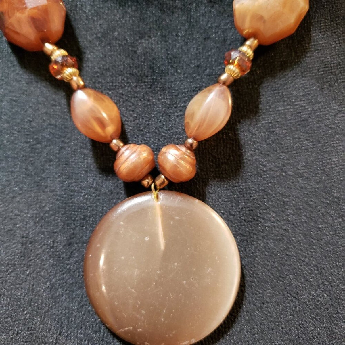 Womens Fashion Brown Chunky Bead Disc Pendant Collar Necklace with Lobster Clasp