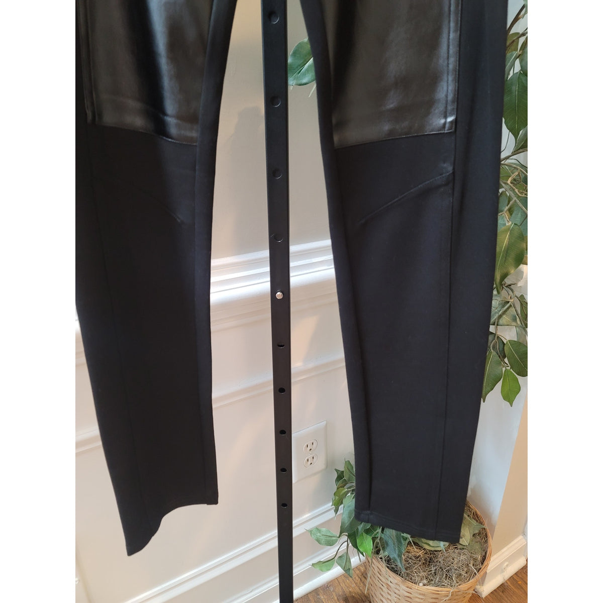 Gracia Skinny Pant Women's Small Black Front Faux Leather Panel Zipper Pockets