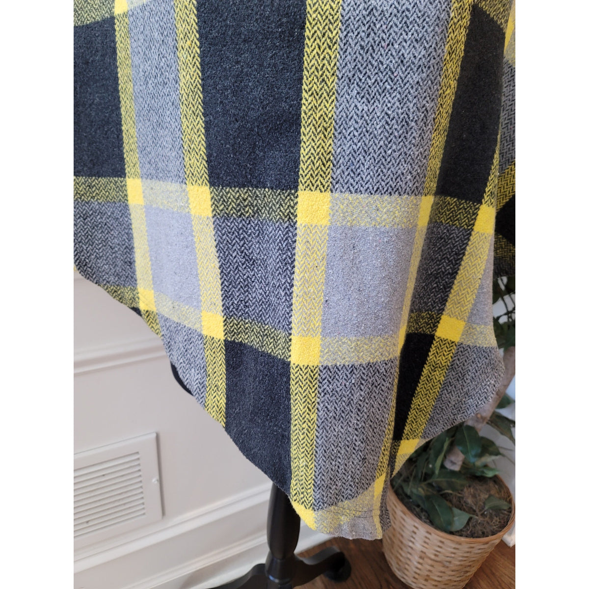 Last Kiss Poncho Cape Jacket Women Medium Yellow/Gray Herringbone Asymmetric Hem