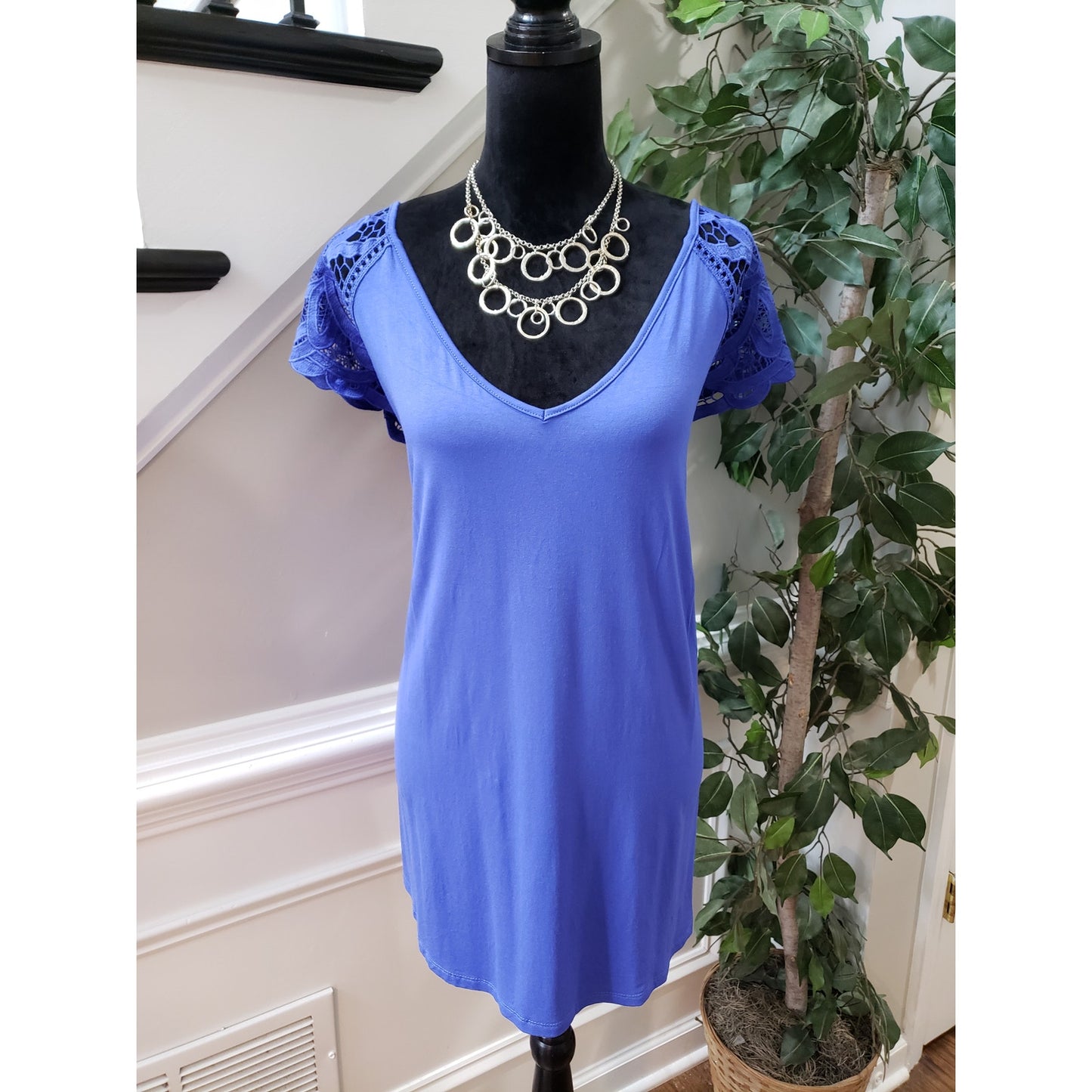 Avenue Top Blouse Women Size 22/24 Blue Solid Viscose Casual Short Sleeve V-Neck