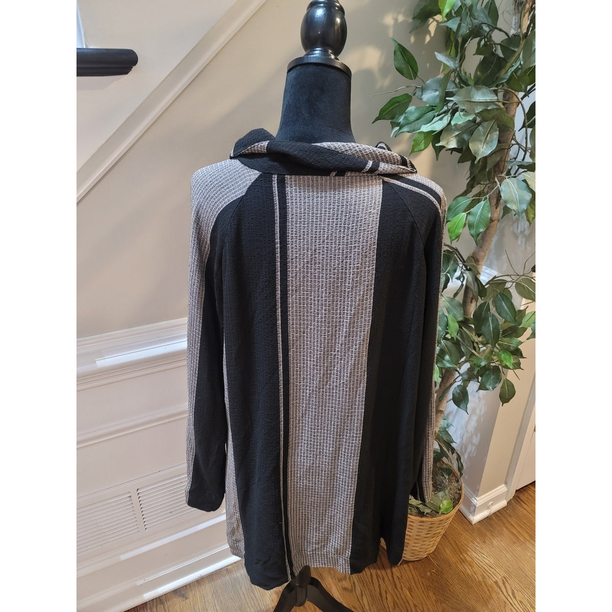 Soft Surroundings Pullover Sweater Womens SZ XL Black/Gray Cowl Neck Zip Pocket
