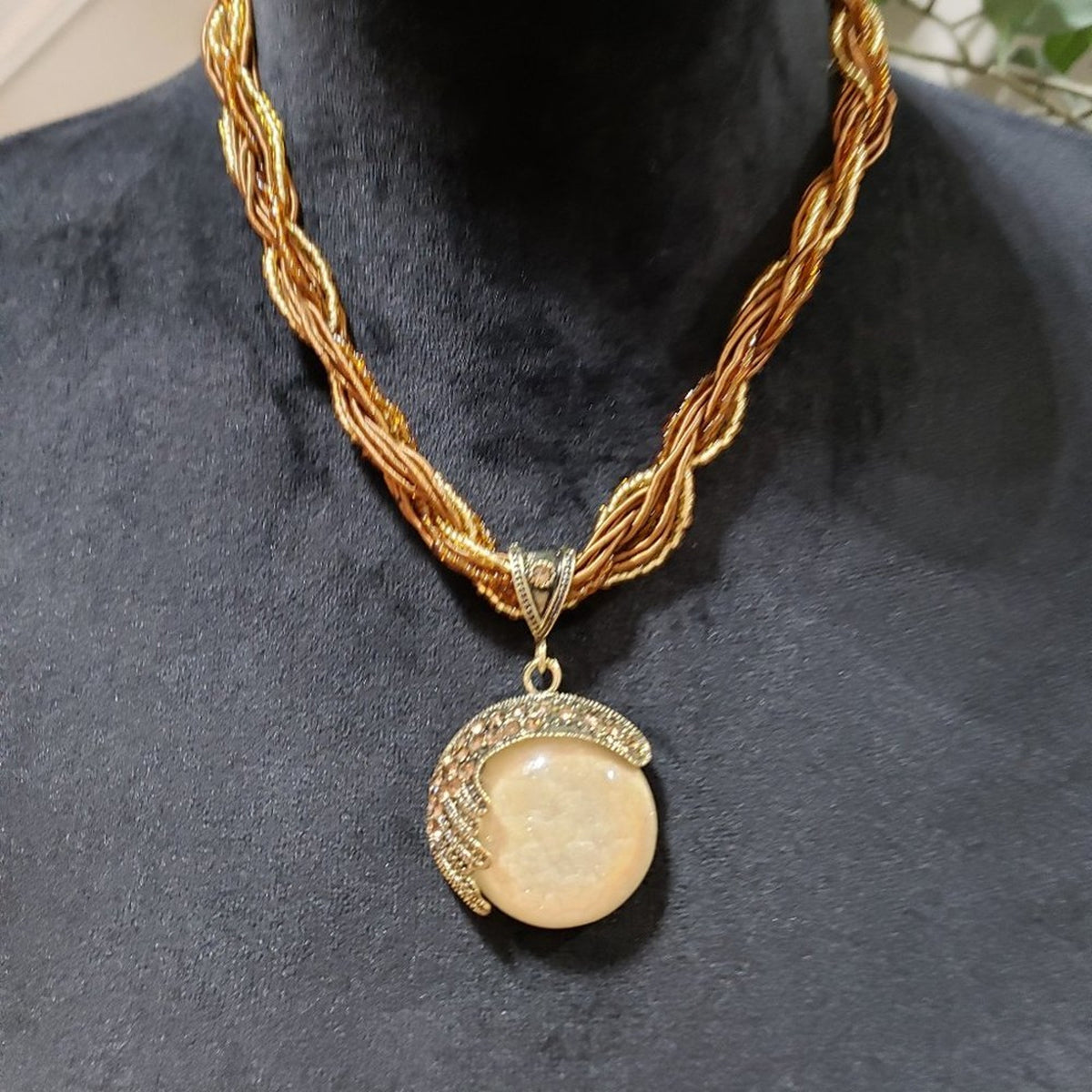 Womens Gold Tone Beaded Chain & Natural Stone Pendant Necklace w/ Lobster Clasp