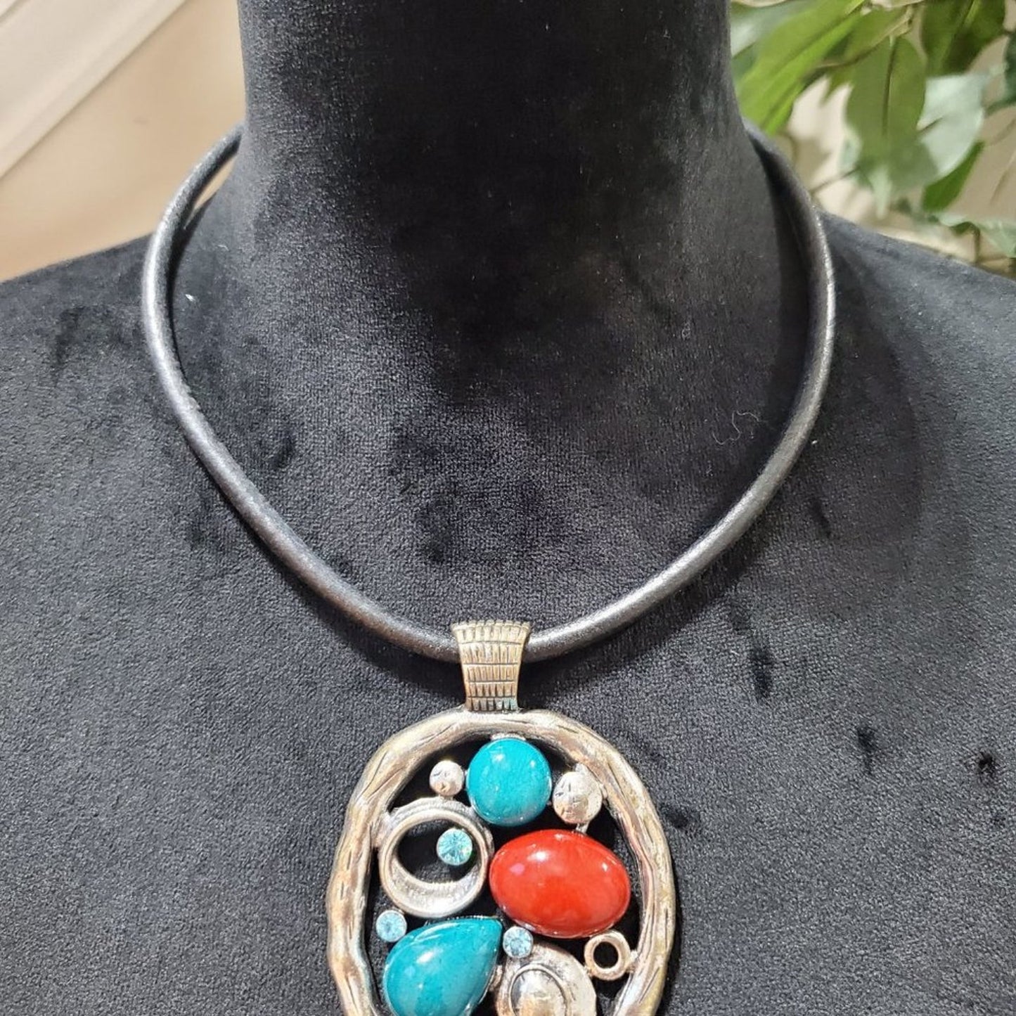 Womens Single Strand Turquoise Coral Inlay Pendant Necklace with Lobster Clasp