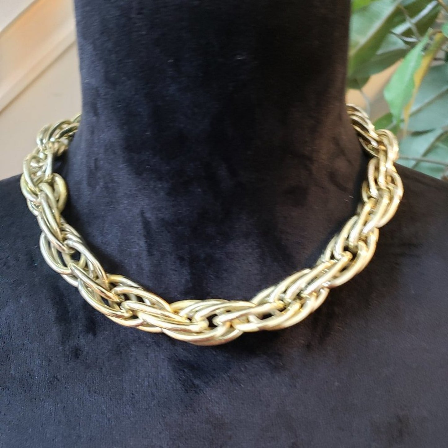 Womens Fashion Gold Tone Double Spiral Chain Collar Necklace with Pearl Clasp