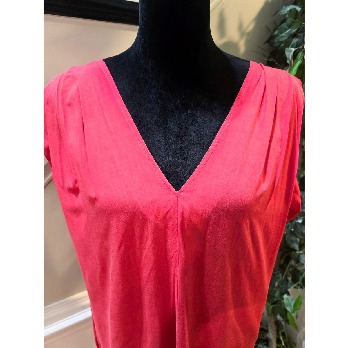 The Odell's Shift Dress Women's Small Coral Red Pleated Back V-Neck Pockets
