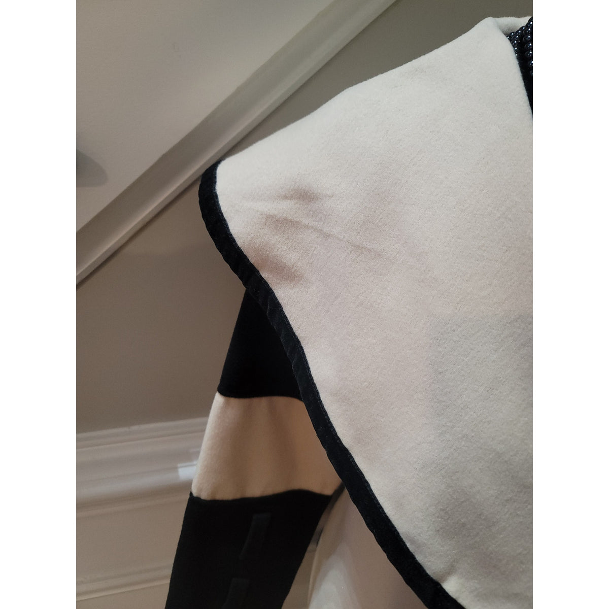 Leran Shawl Jacket Womens Small Cream/Black Colorblock Pointed Hem Long Sleeve