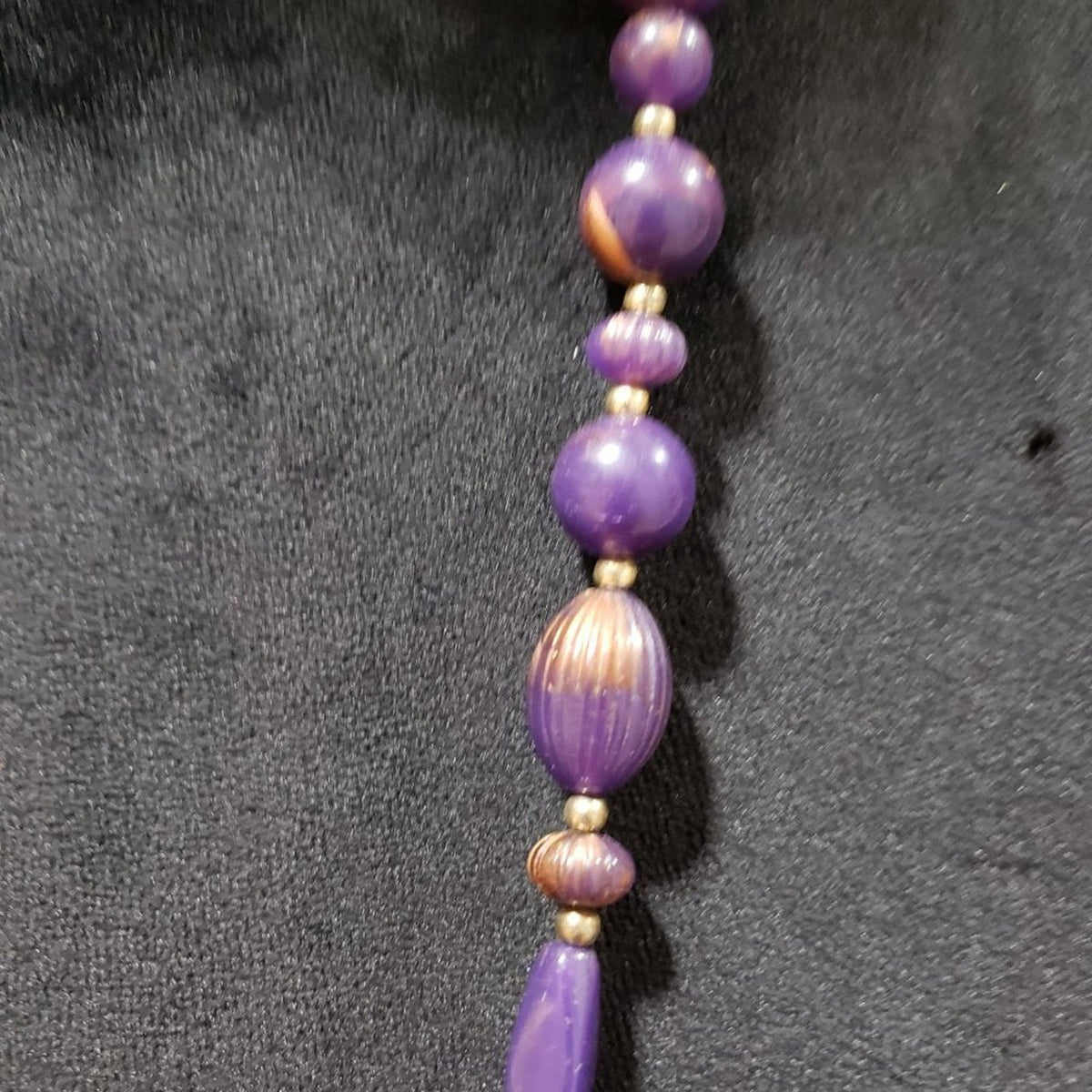 Womens Fashions Avon Purple Large Faceted Beaded Large Necklace w/ Spring Clasp