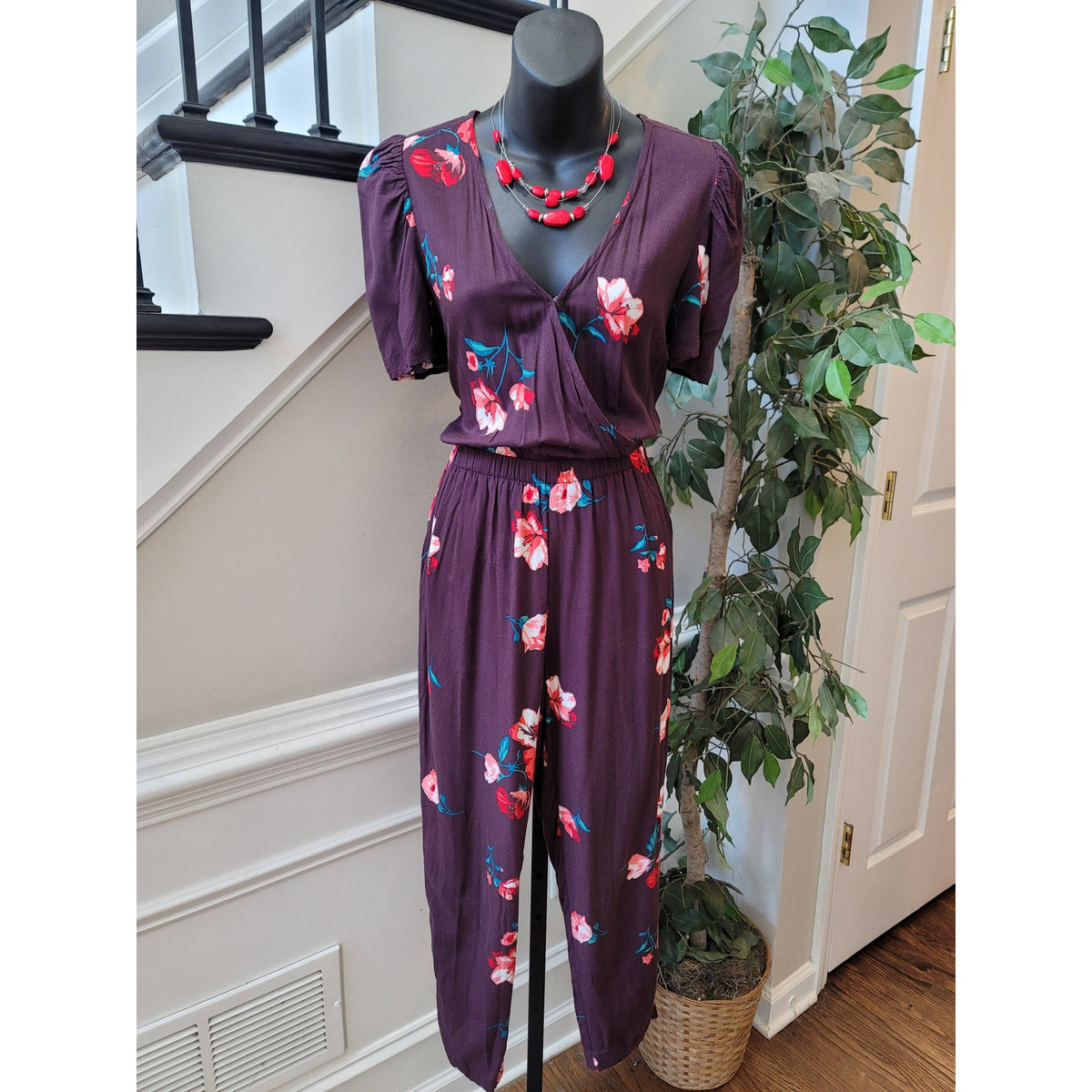Old Navy Floral Wrap Jumpsuit Women's Size Small Burgundy Short Sleeves V Neck