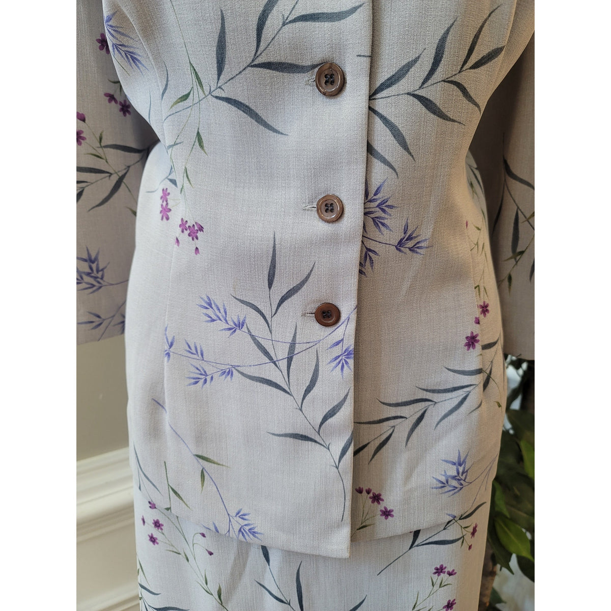 Danny & Nicole Skirt Suit Womens SZ 18 Beige Floral 3/4 Sleeves Blazer Side Slit