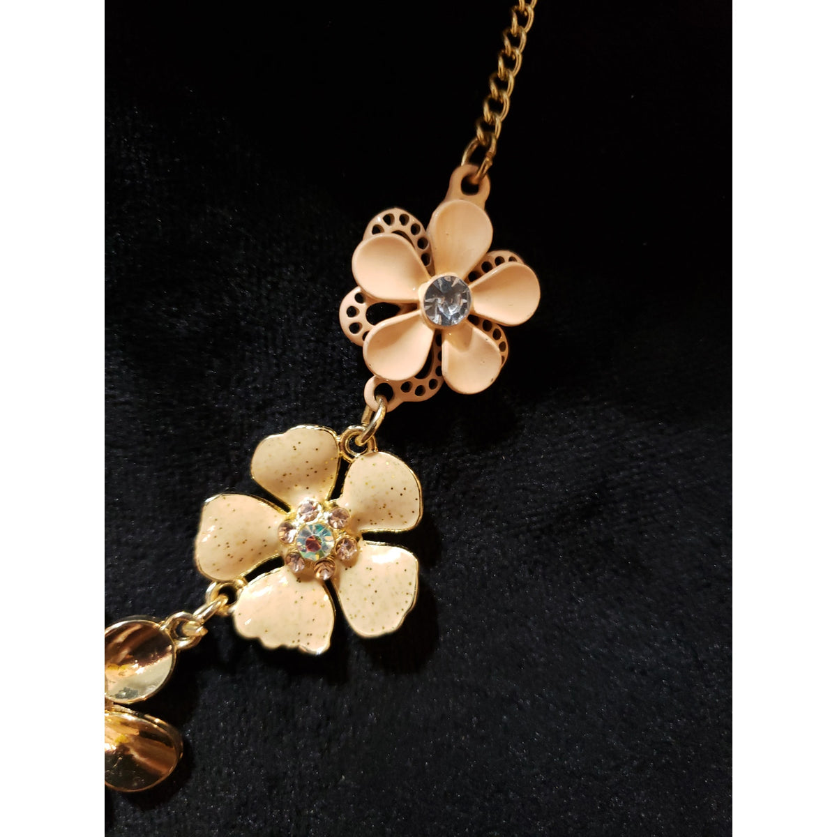 Womens Vintage Enamel Flower Crystal Rhinestones Necklace with Lobster Clasp