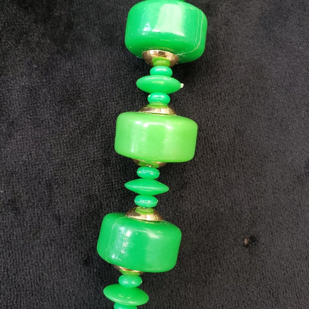 Women Fashion Green Large Beads Chunky Statement Necklace with Spring Ring Clasp
