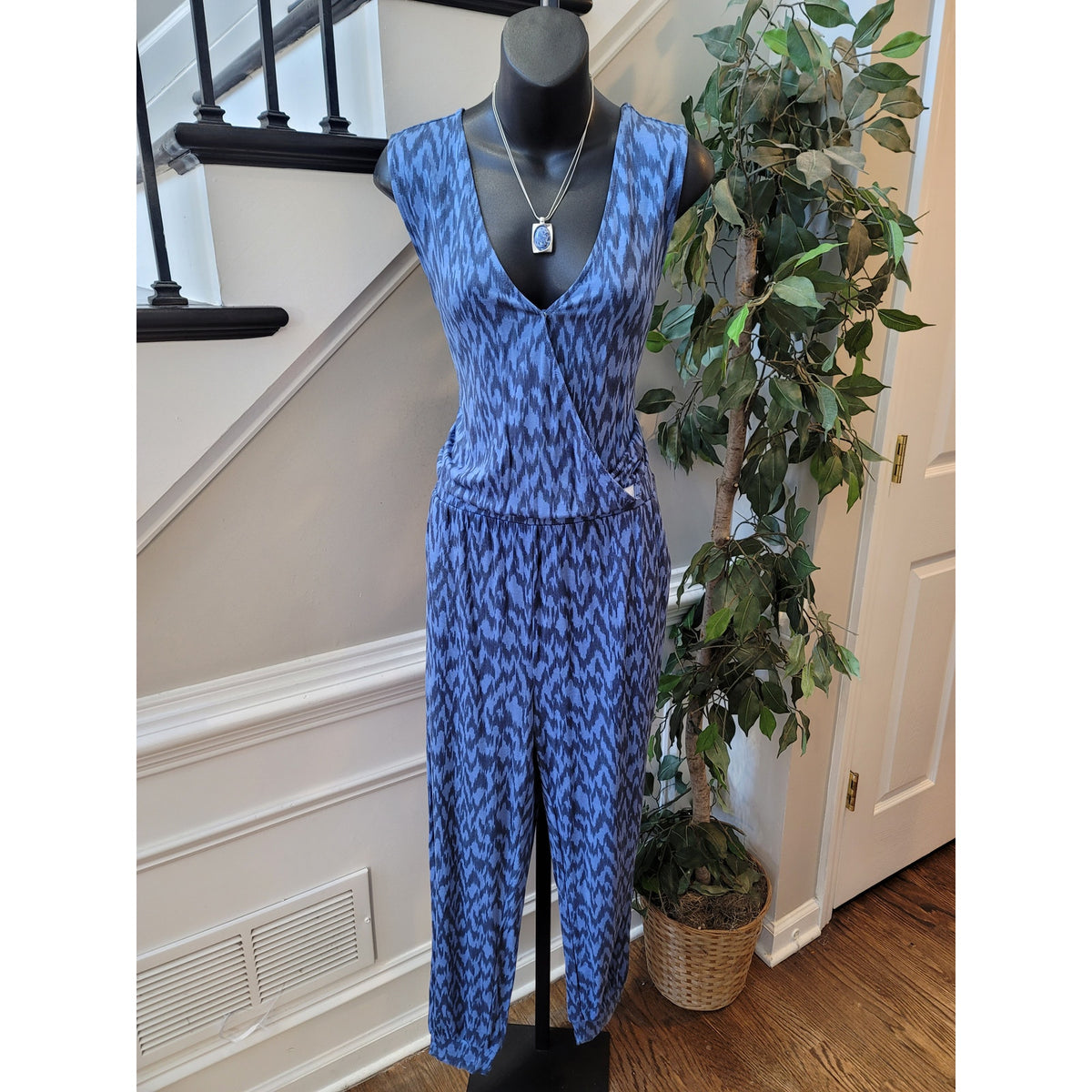 Loungy by Giuliana Jogger Jumpsuit Women's Size Large Blue V Neck Sleeveless