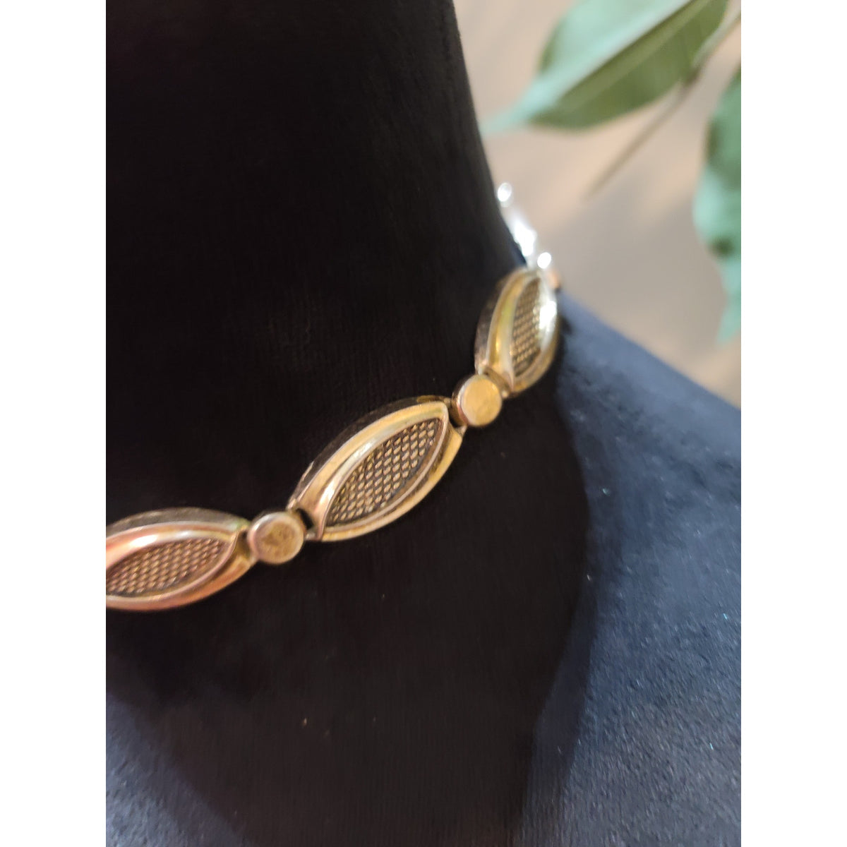 Women's Vintage Gold Tone Link Choker Necklace With Adjustable Chain Clasps