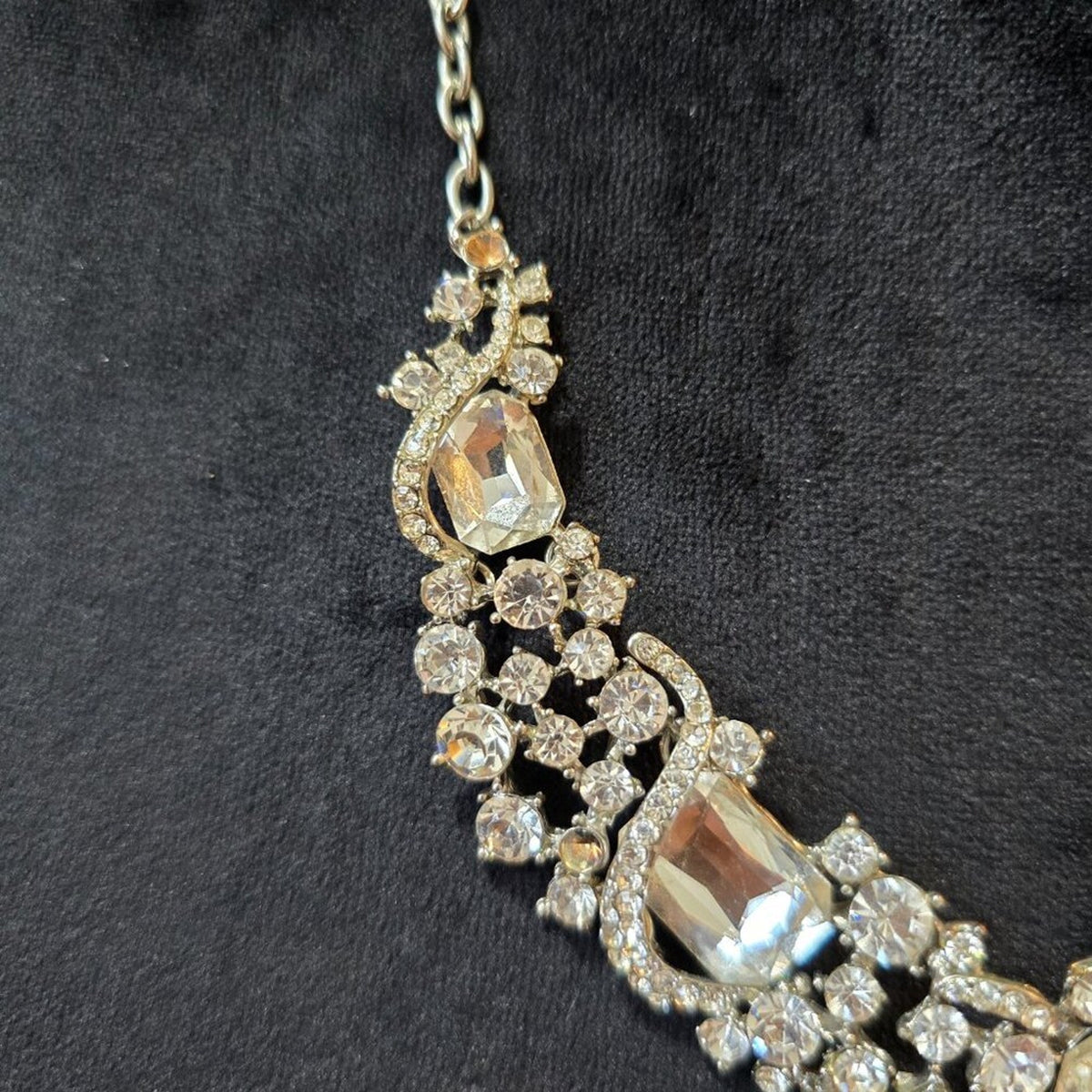 Women Clear Crystal Stone & Beaded Silver Tone Chain Necklace with Lobster Clasp