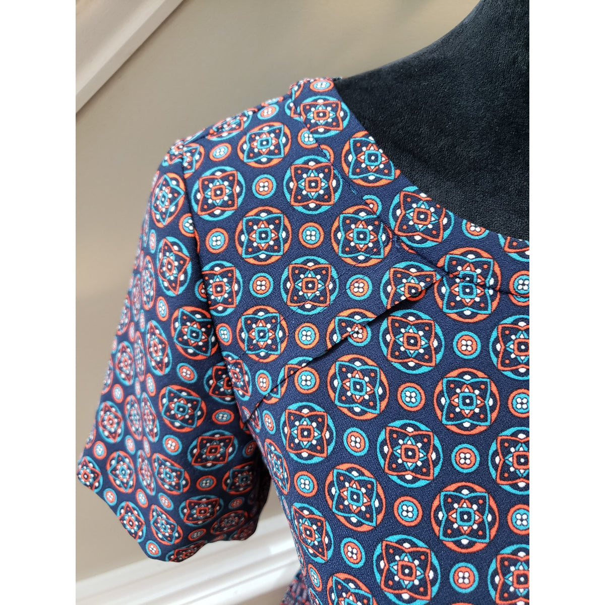 Banana Republic Dress Womens 4 Blue Red Geometric Fit Flare Short Sleeve