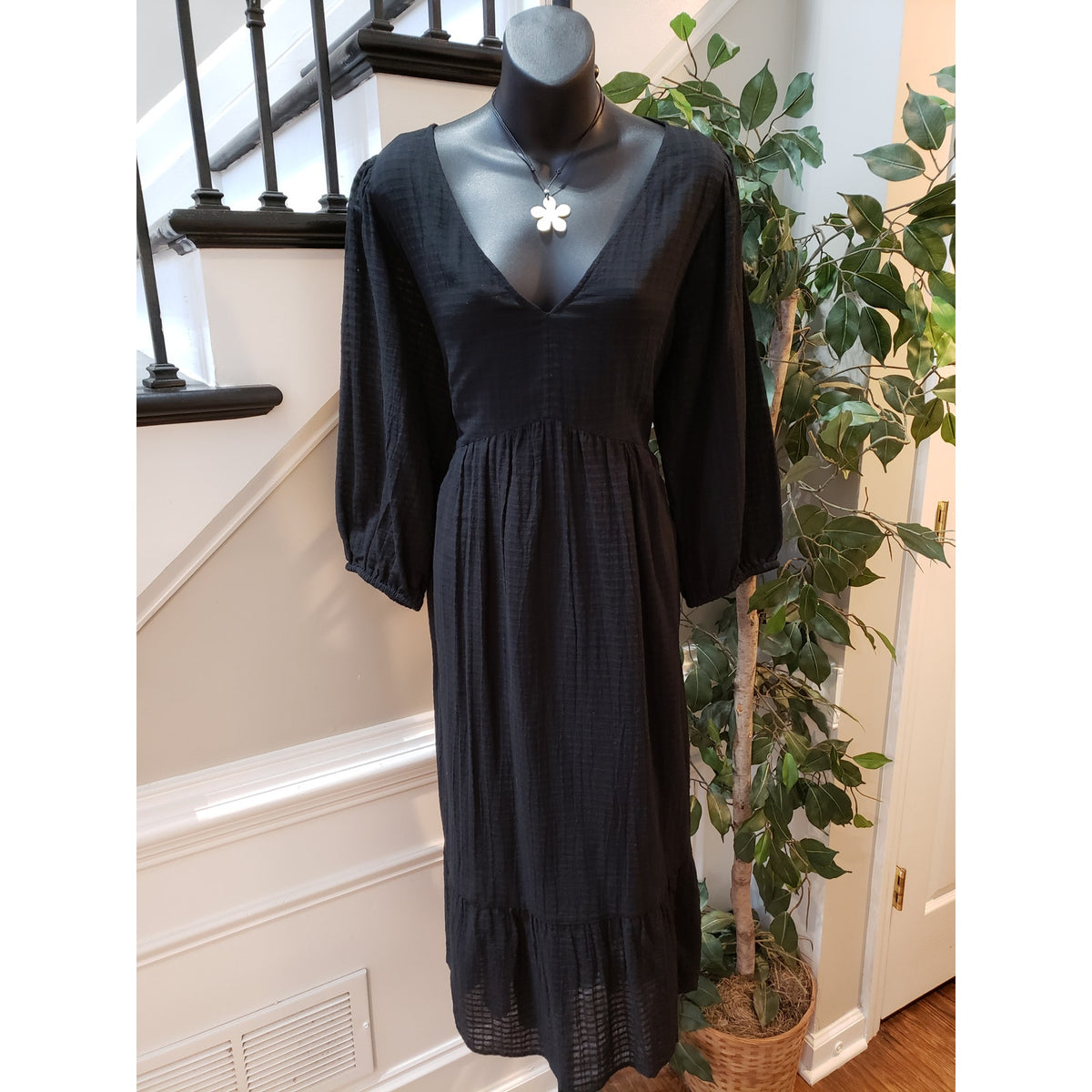Gap Long Maxi Dress Womens Large Black Textured Tiered Hem Balloon Sleeve V Neck