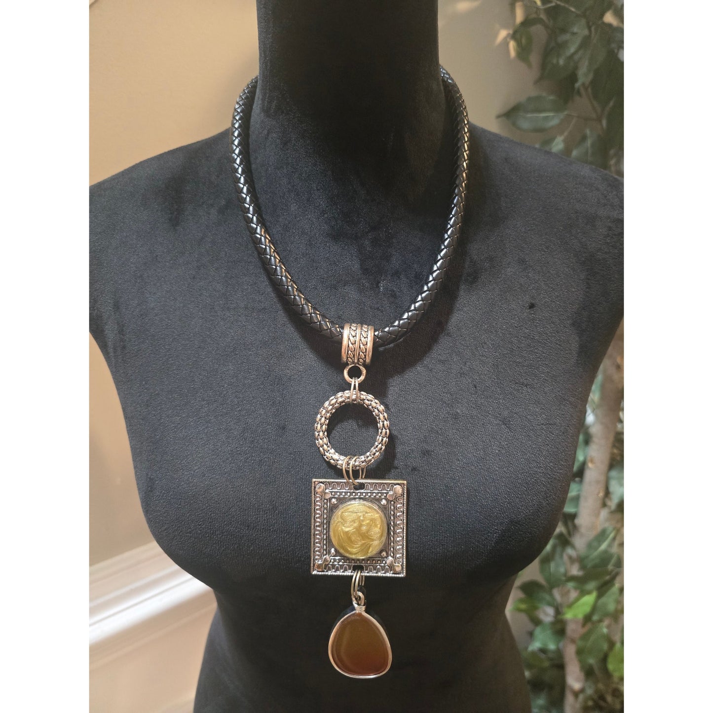 Women's Gold Tone Choker Necklace With Round Pendant Lobster Claw Clasp