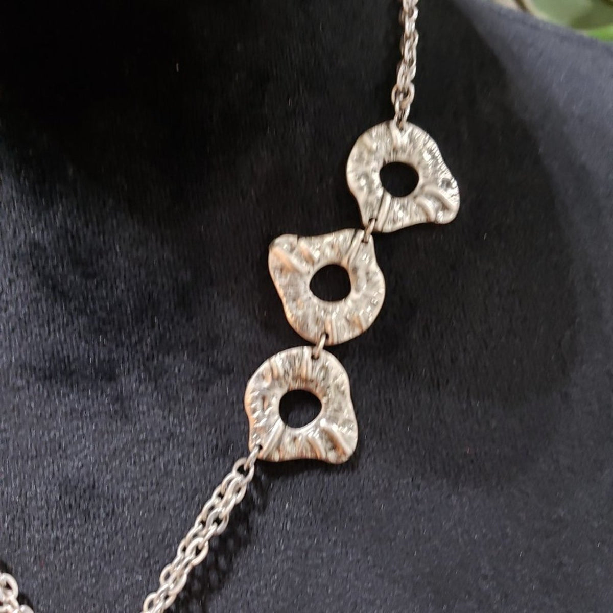 Womens Fashion Reticulated Silver Collar Necklace with Lobster Clasp