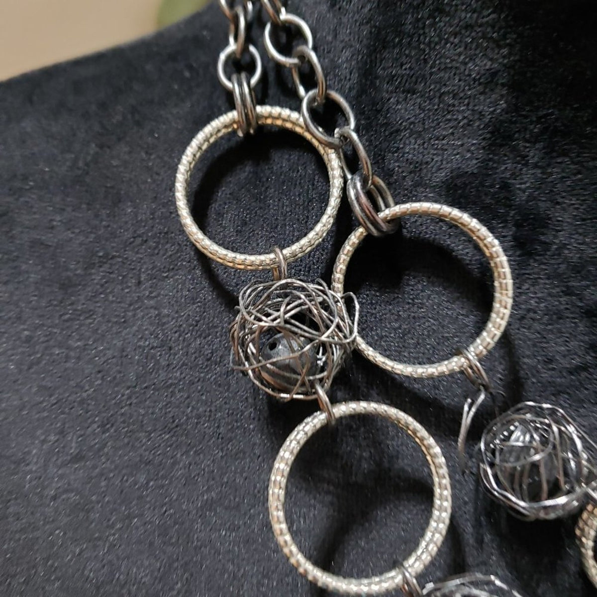 Women Fashion Silver Plastic Balls Wire Circles Collar Necklace w/ Lobster Clasp
