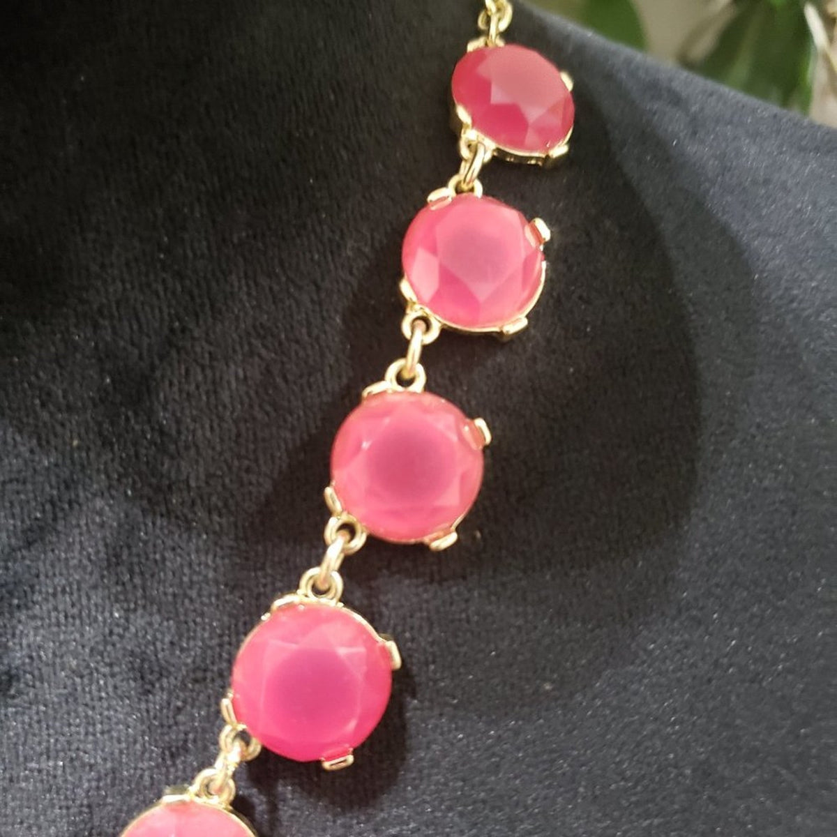 Womens Fashion Coral Pink Gem Stone Gold Tone Statement Necklace w/ Lobster Clas