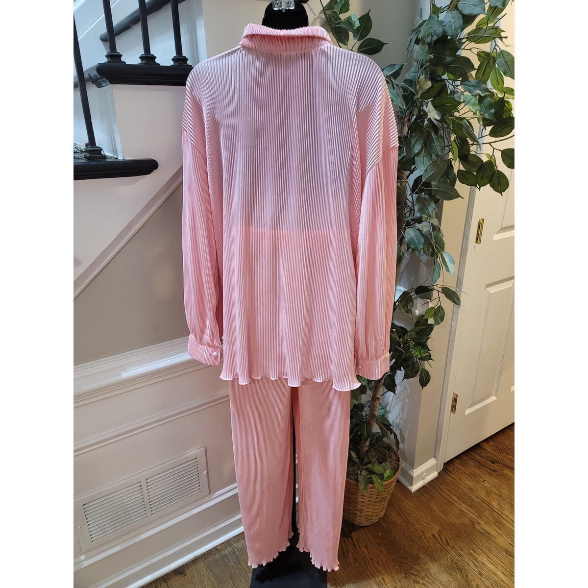 Lounge Set Women's SZ XL Pink Pleated Button Up Front Drop Shoulder Lettuce Hem