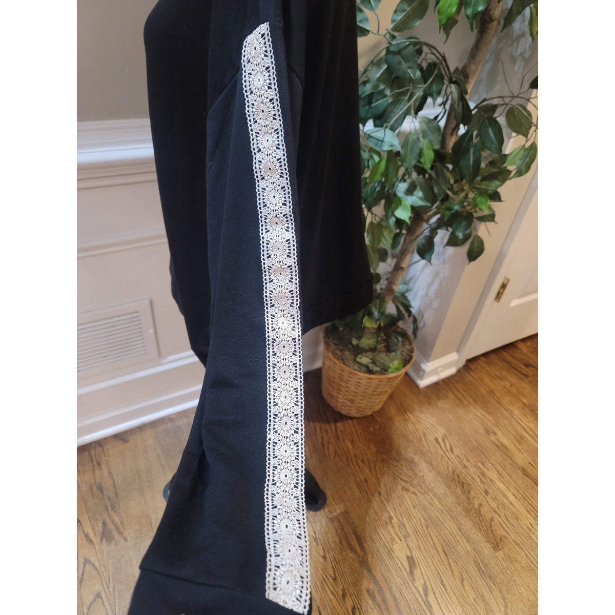 Flora Nikrooz Sweatshirt Women's SZ XXL Black Lace Trim Drop Shoulder Crew Neck