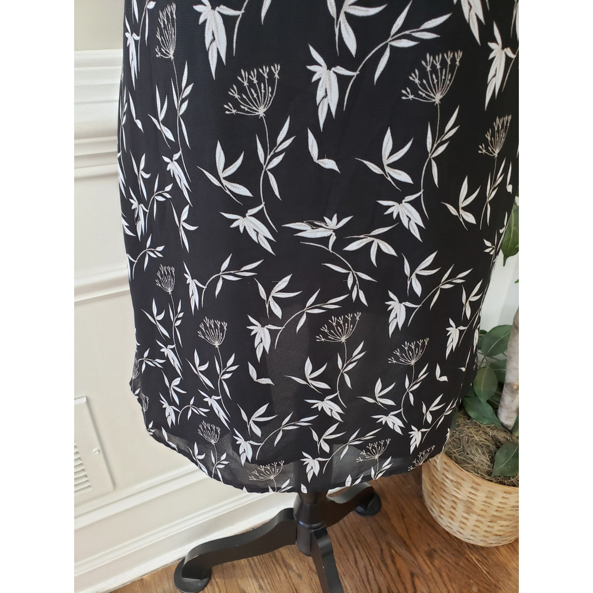 LOFT Shift Dress Womens Size XS Black Floral Casual Lined Halter Neck Sleeveless