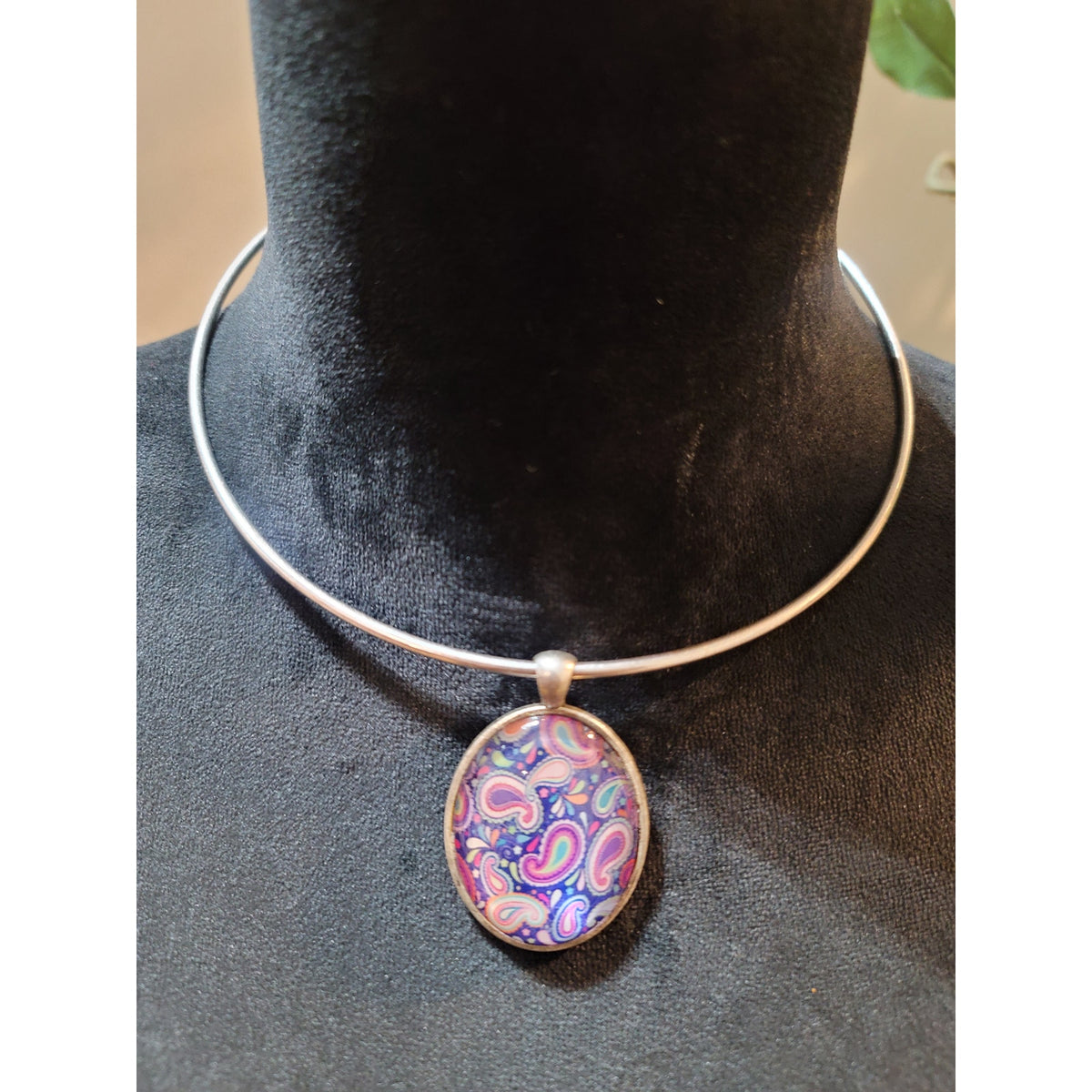 Carol for Eva Graham Paisley Pattern Choker Necklace with Matching Earrings