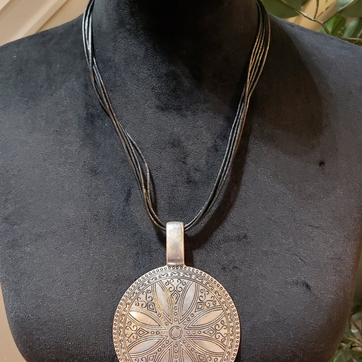 Womens Fashion Silver Blue Pendant Silver and Turquoise Leather Necklace Jewelry