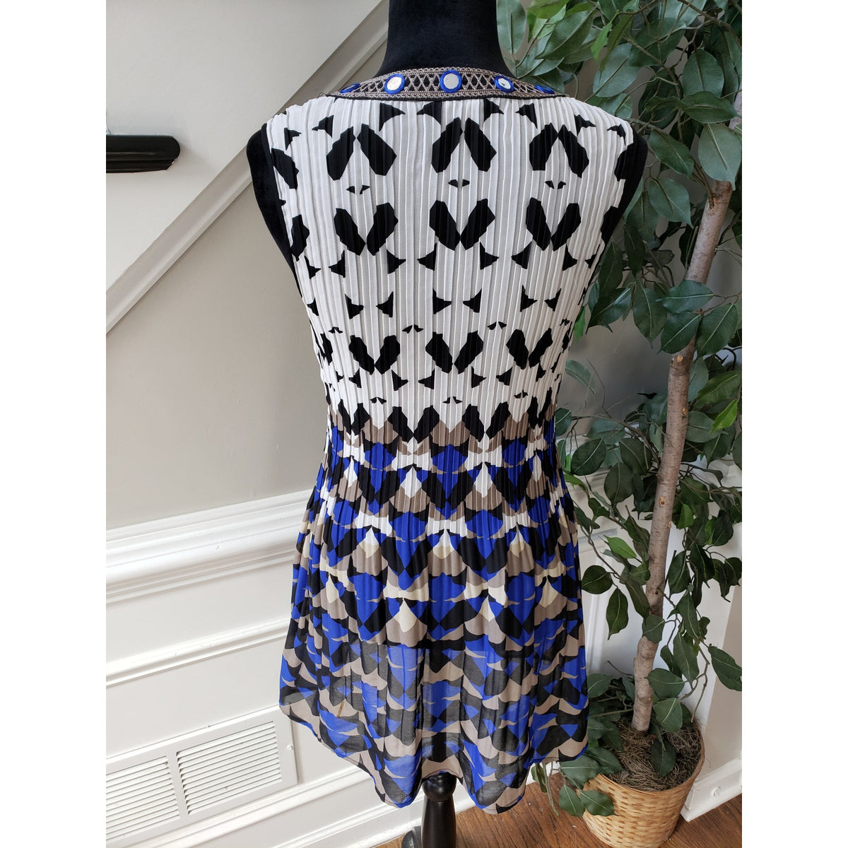 Alfani Knee Length Dress Women's Small Multi Geometric Beaded Sleeveless V Neck