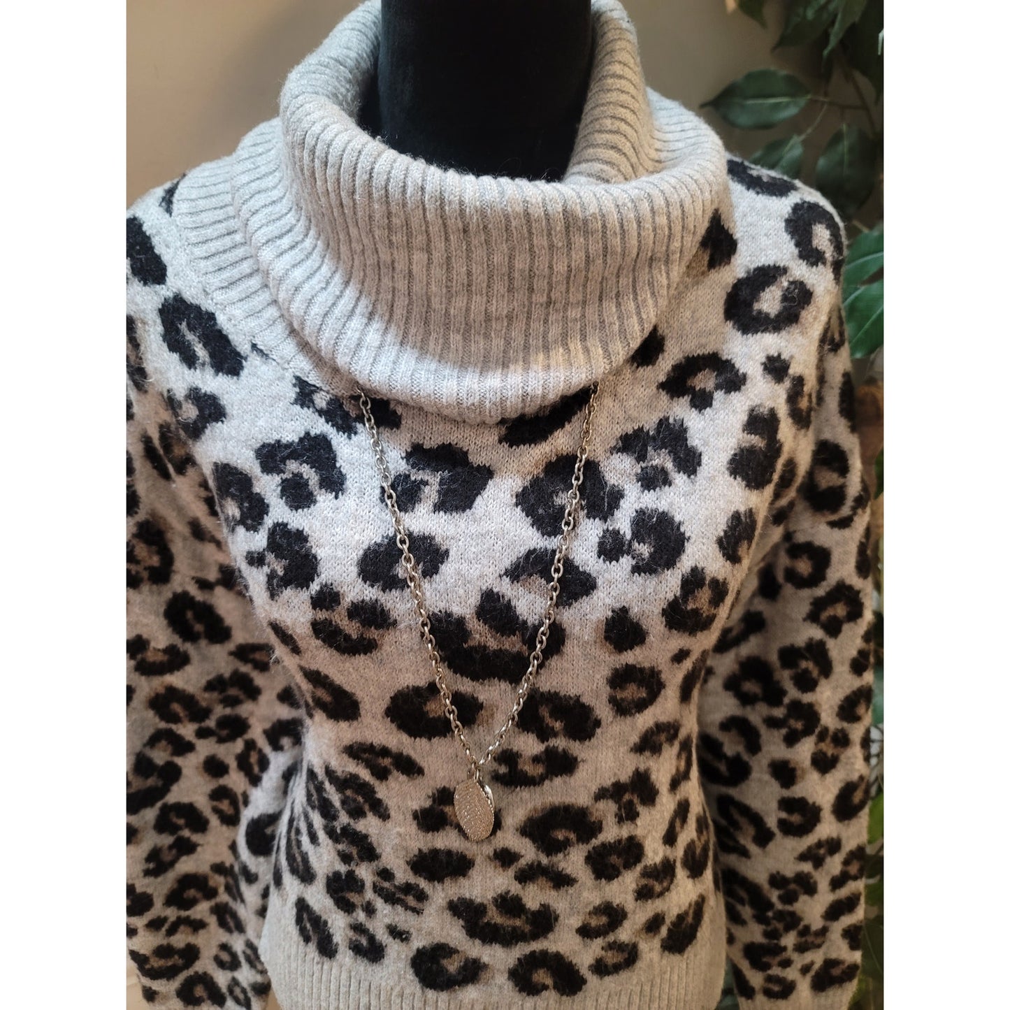 Jessica Simpson Sweater Women's Size Large Gray Black Leopard Print Cowl Neck