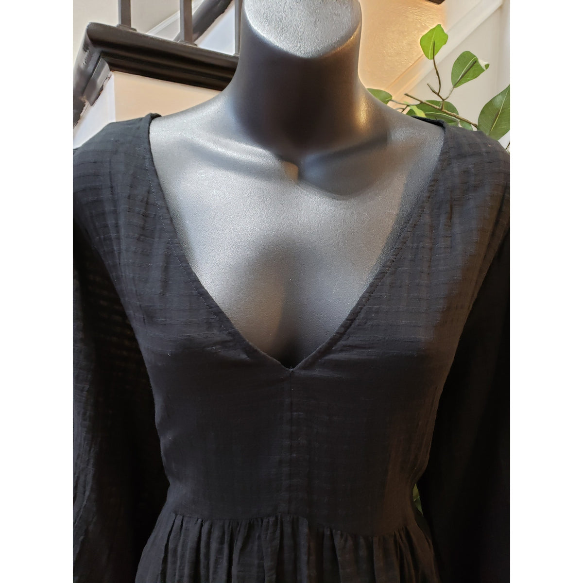 Gap Long Maxi Dress Womens Large Black Textured Tiered Hem Balloon Sleeve V Neck