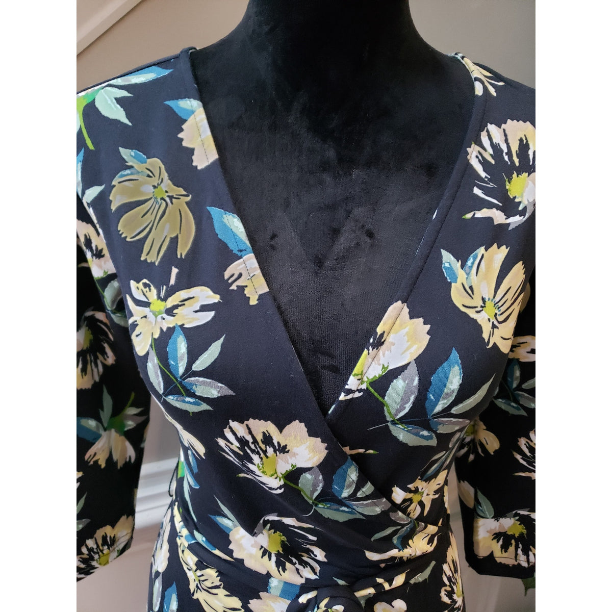 Serra Dress Women S Black Floral Wrap Belted Polyester Spandex V-Neck