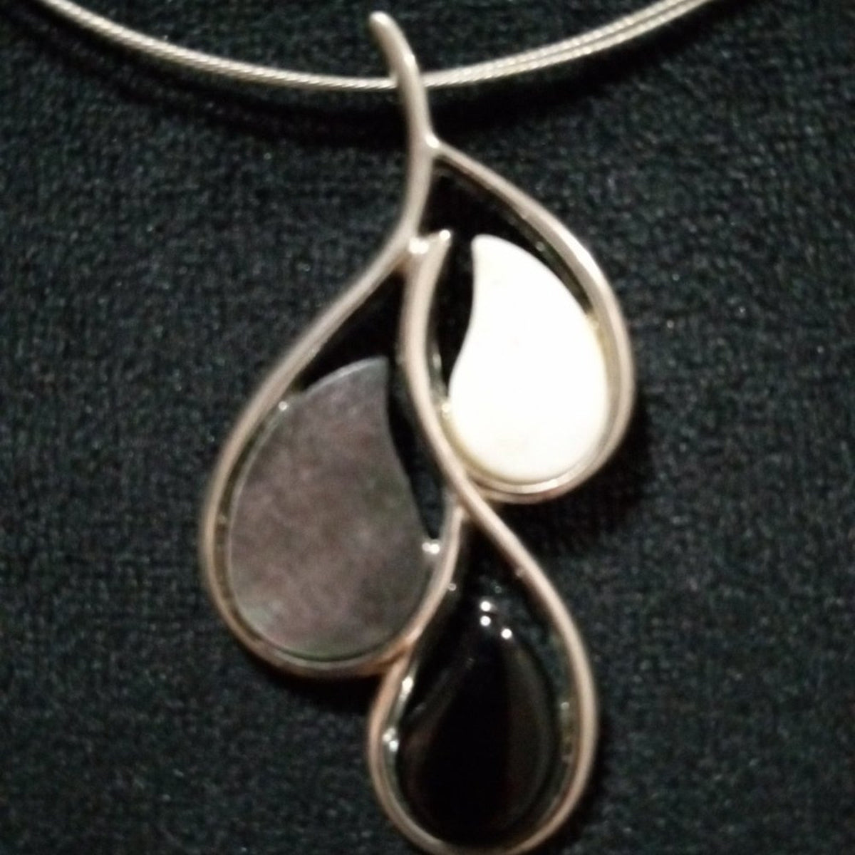 Lia Sophia Womens Chunky Rhinestones Mother of Pearl Leaves Pendant Necklace