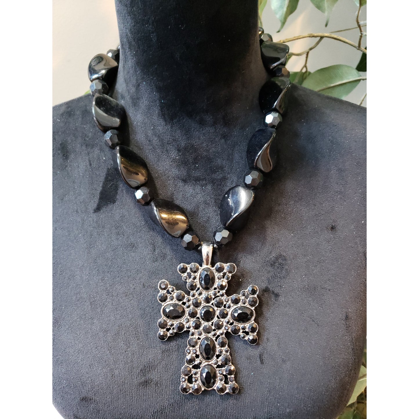 Womens Silver Tone Black Onyx Gemstone Encrusted Crucifix Pendant Necklace