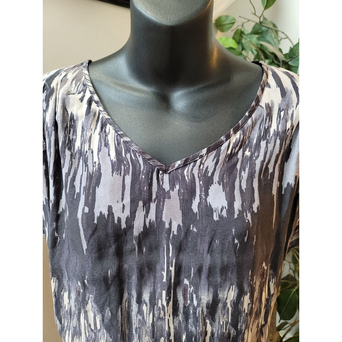 Express Dress Women S-P Black White Printed V Neck Short Sleeve Casual