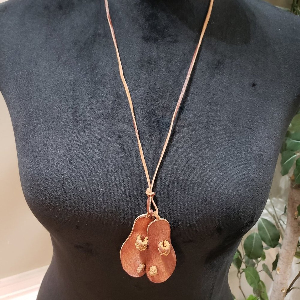 Womens Fashion Brown Leather Flip Flop Sandal Pendant String Necklace Jewelry