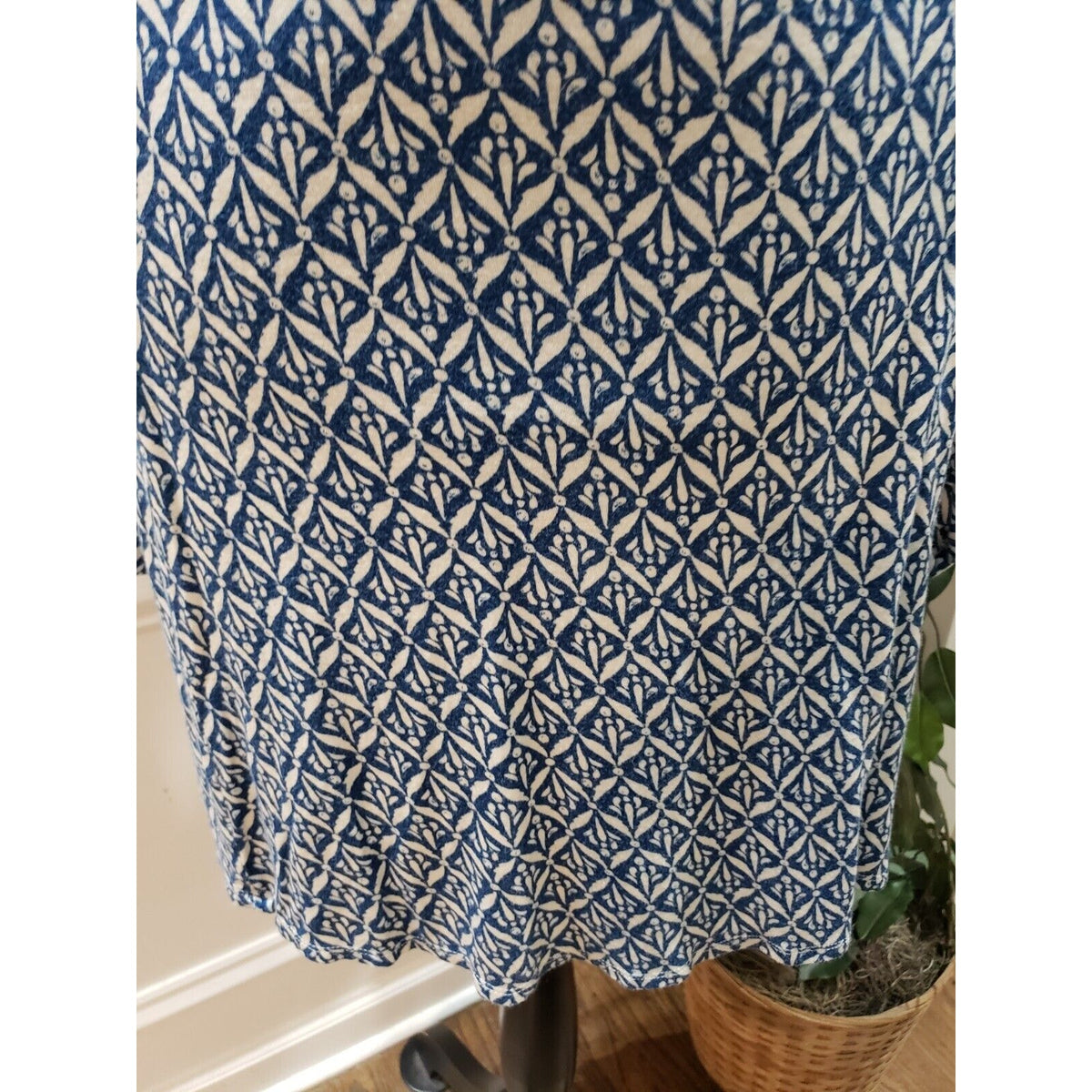 Xhilaration Women's Blue & White Rayon V-Neck Long Sleeve Knee Length Dress M