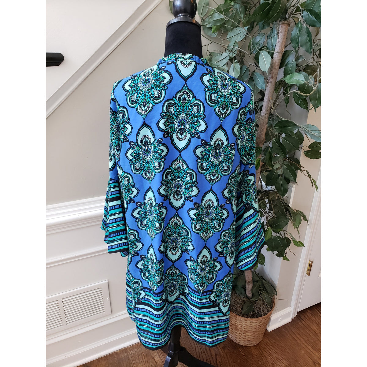 Kaari Shift Dress Women's Size Large Blue & Green Geometric V-Neck Long Sleeve
