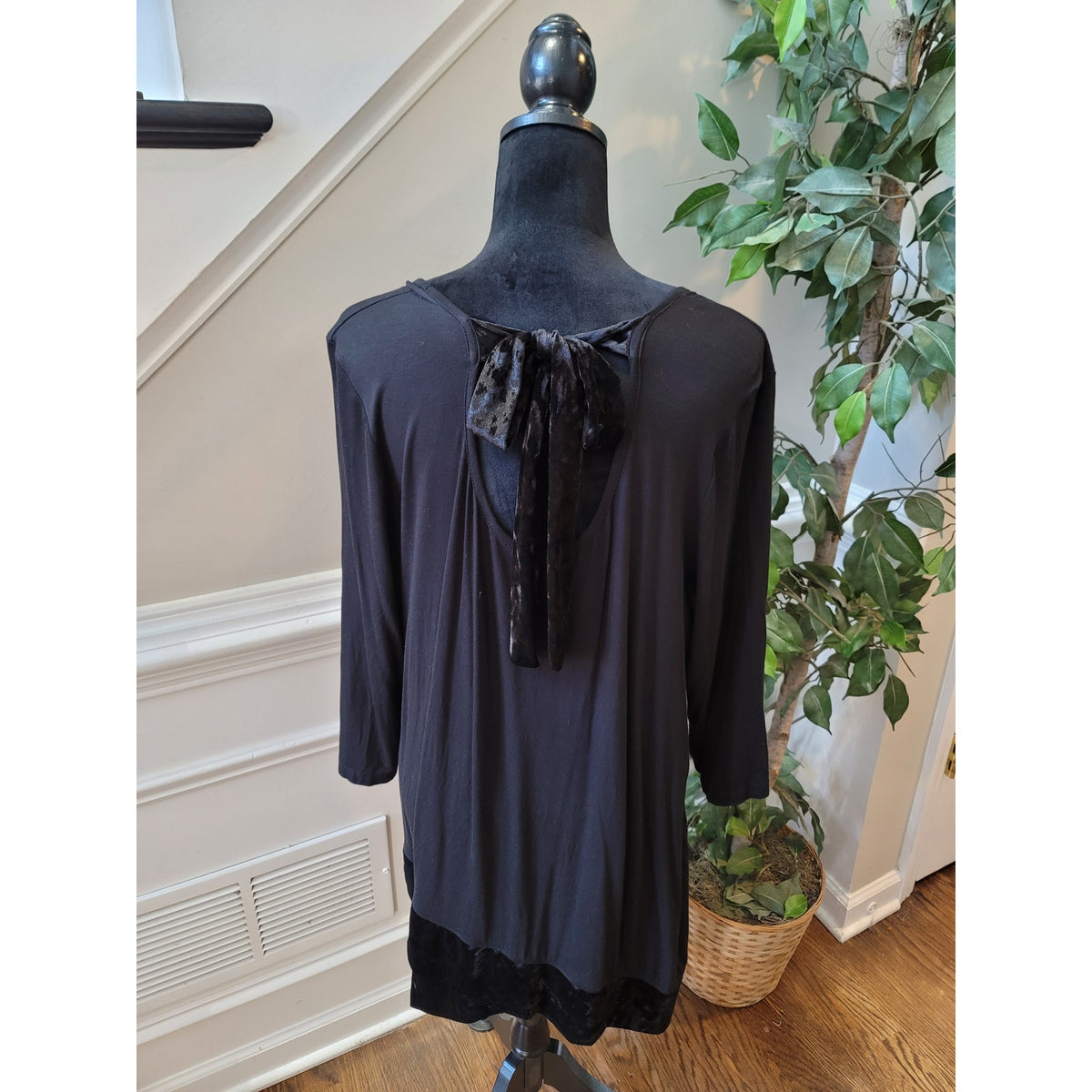 Cha Cha Vente Blouse XL Black Stretch Scoop Neck Tie Back Long Sleeve Pullover