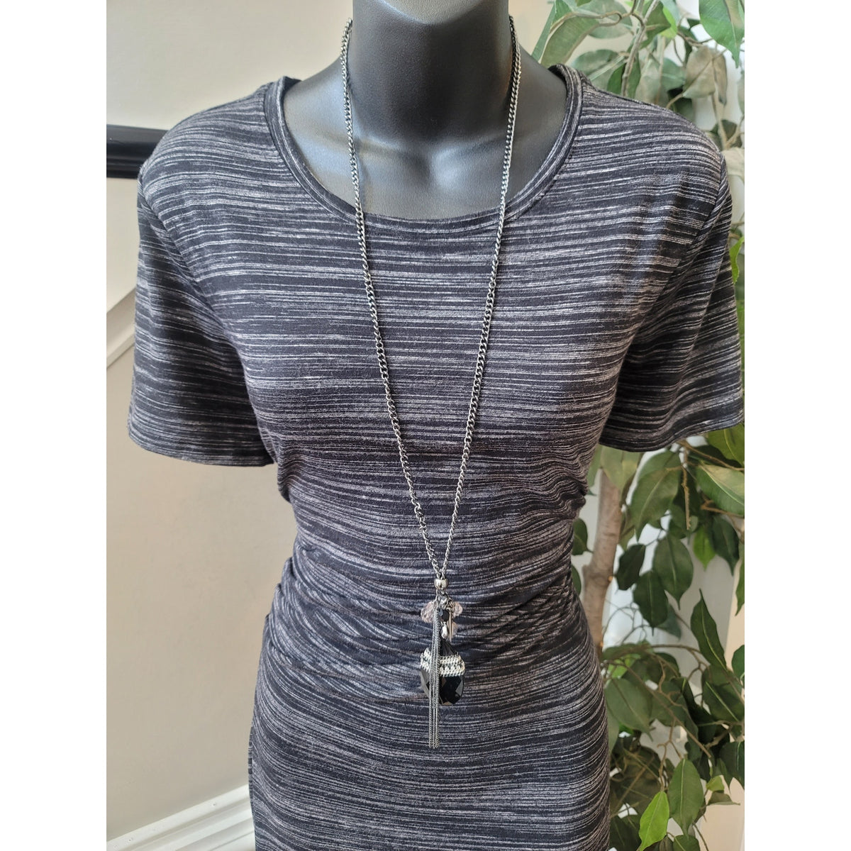 Athleta Midi Dress Women's Size Medium Gray Polyester Short Sleeves Crew Neck