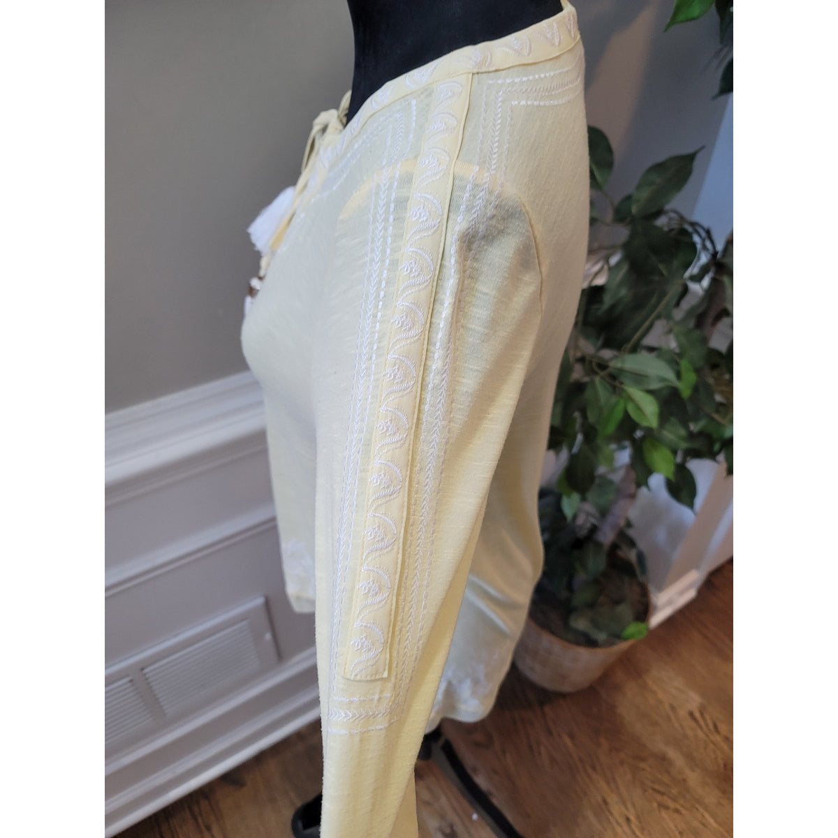 White House Black Market Blouse Women's Size Small Butter Yellow Long Sleeves