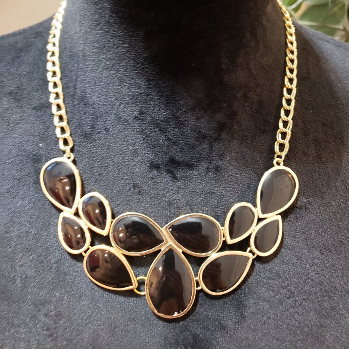 Women Black Teardrop Stone Gold Tone Chain Statement Necklace w/ Lobster Clasp