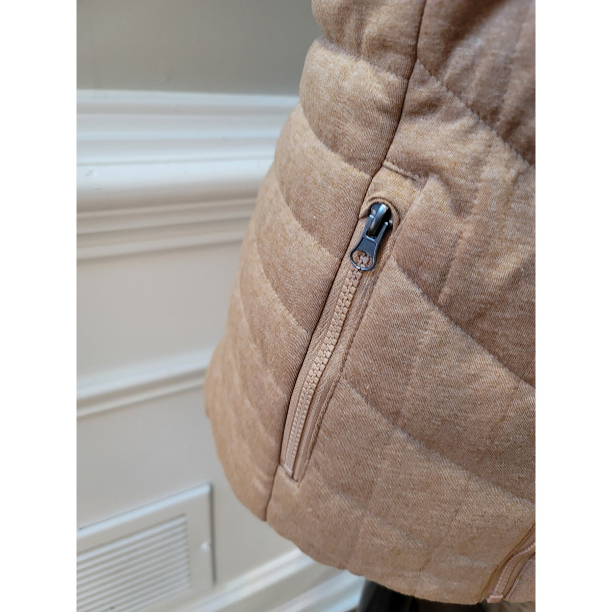 Bagatelle Gilet Vest Women Small Camel Quilted Front Zipper Sleeveless Mock Neck