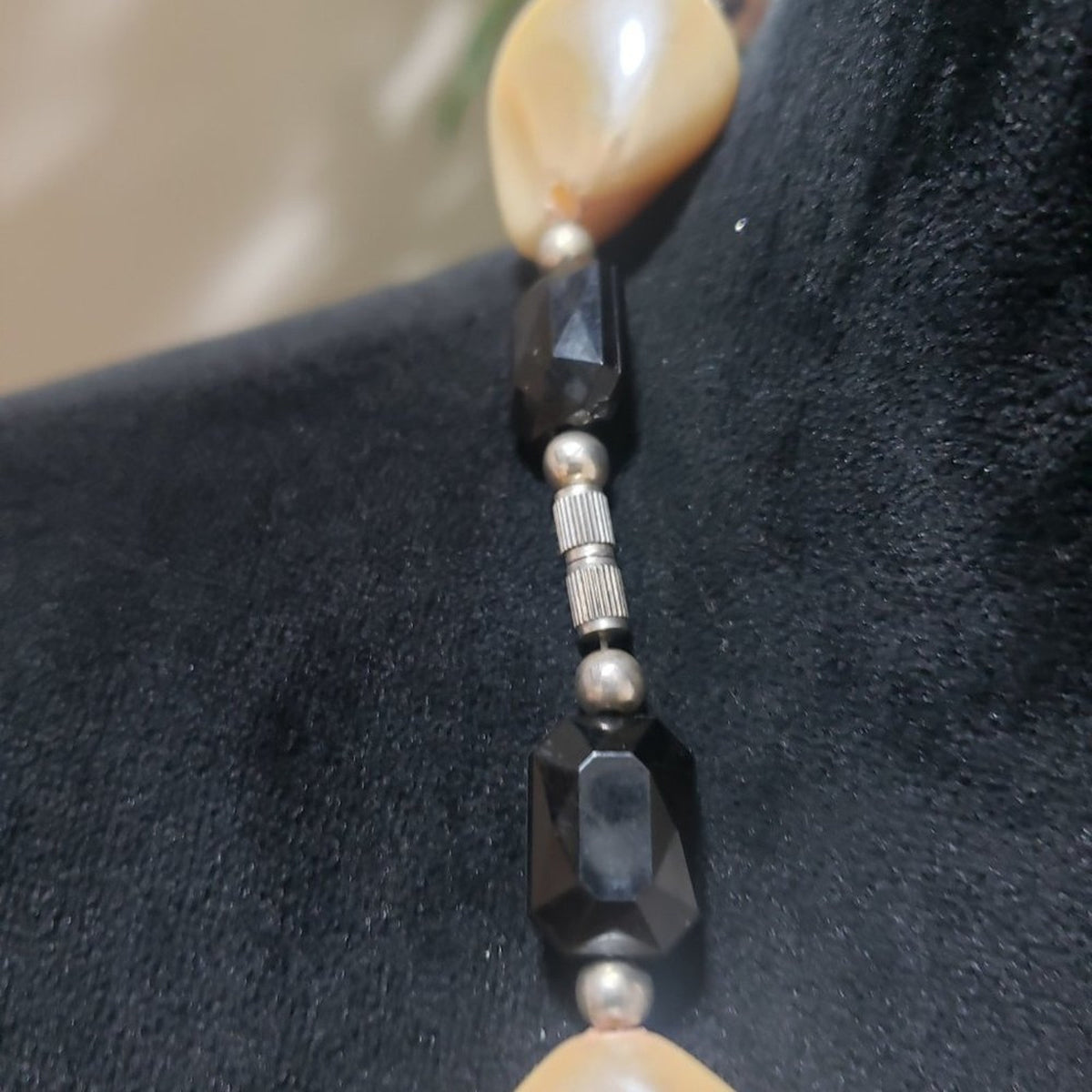 Women Fashion Vintage Chunky Big Cream Lucite Beads Black Stones Beaded Necklace
