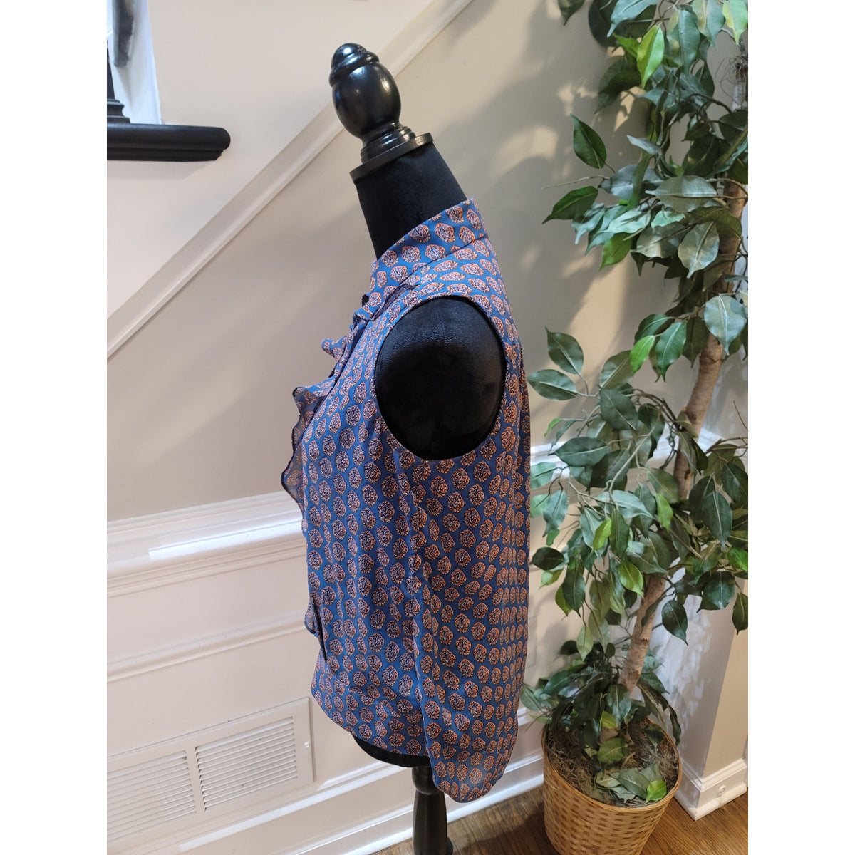 Cabi Blouse Top Womens SZ XS Blue/Orange Geometric Ruffle Front Button-Up Collar