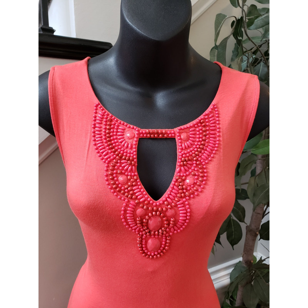 Dana Buchman Dress Women Small Coral Pink Sleeveless Keyhole Beaded Neckline