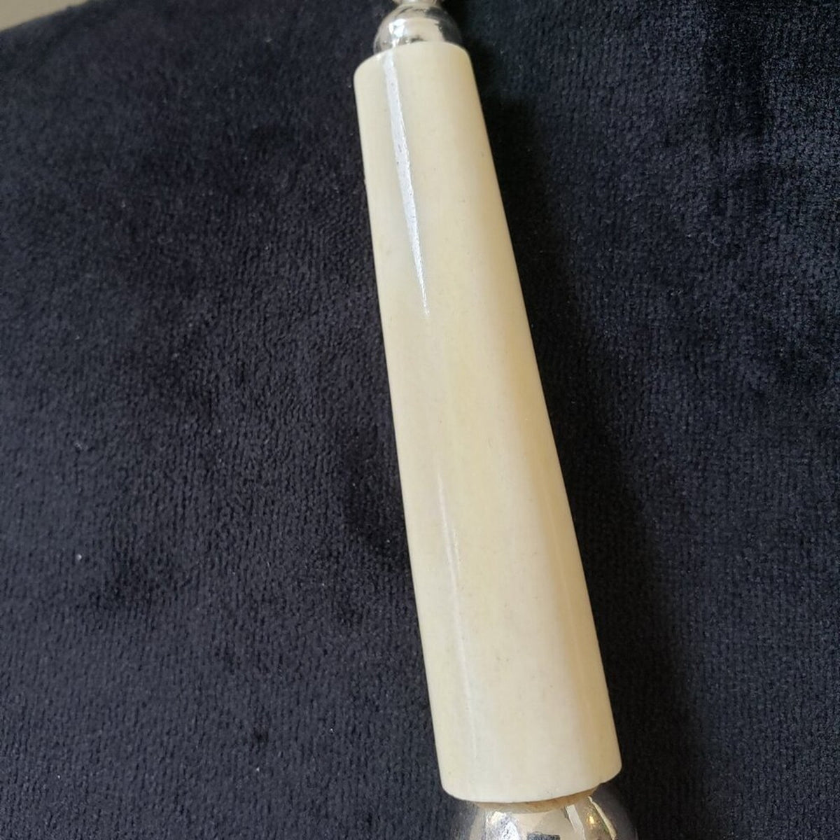 Women Fashion White Carved Bone Hairpipe Beads Collar Necklace with Barrel Clasp