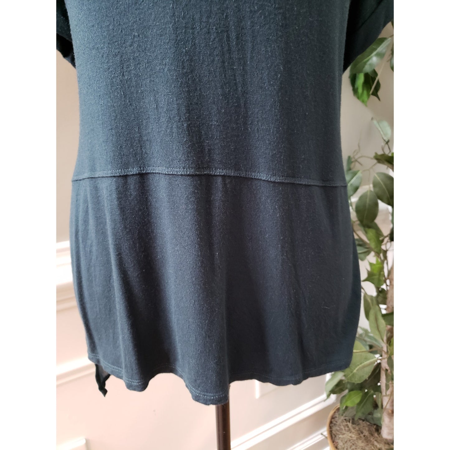 Black Tap Top Blouse Women's Size Medium Black Solid Casual Short Sleeve V-Neck